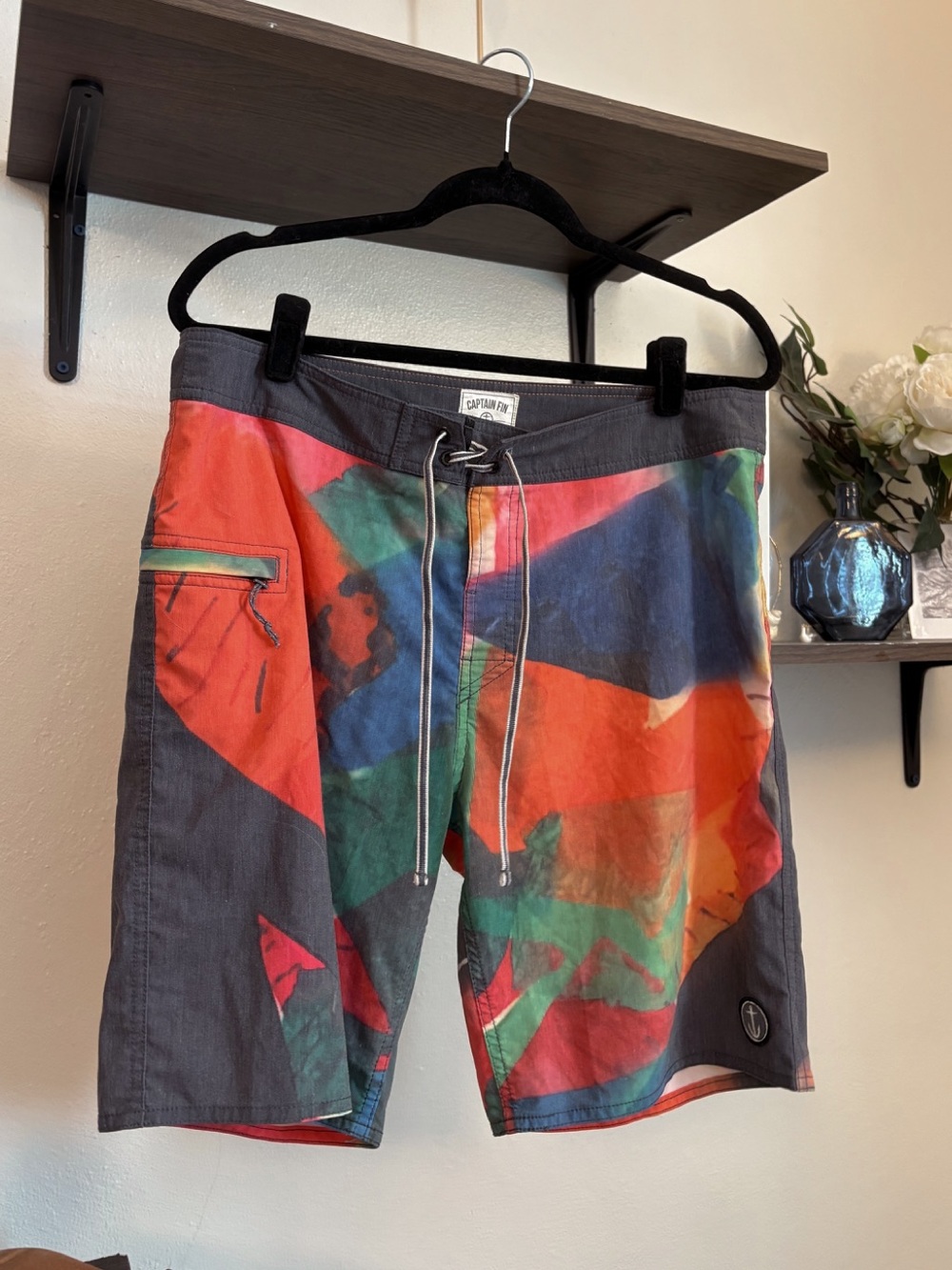 Men's Multicolor Surf Board Shorts - Vibrant Swim Trunks Size 33 Waist